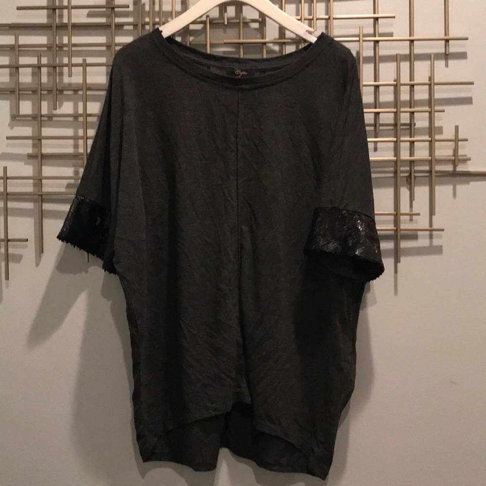 Relaxed tee with sequined sleeves size L